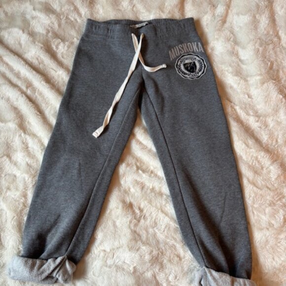 2/$40 Campus Crew Muskoka Grey Capri Joggers Girls Size L - Picture 1 of 12